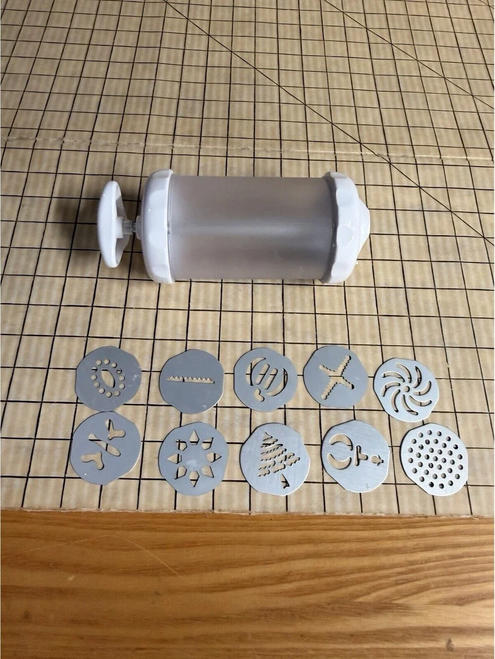 Pampered Chef Cookie Press #1526 W/ 10 Discs White Clear Kitchen Tool Gadget